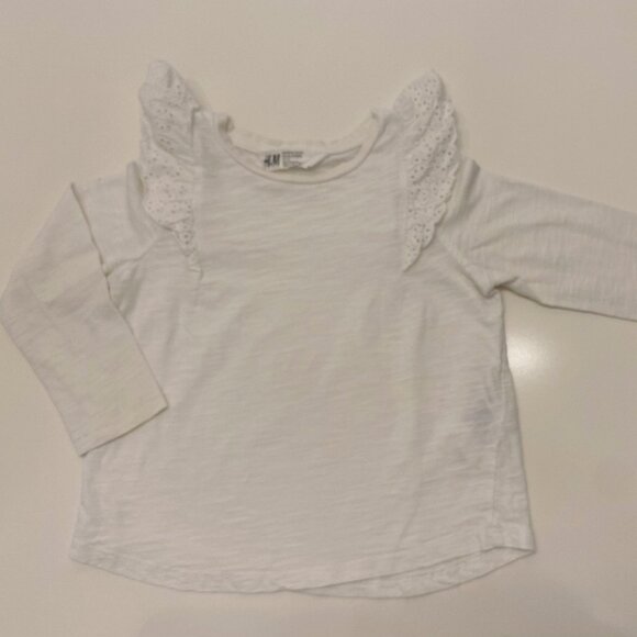 3-4 years old Cute Bundle 3 blouses and 1 t-shirt - Picture 3 of 6